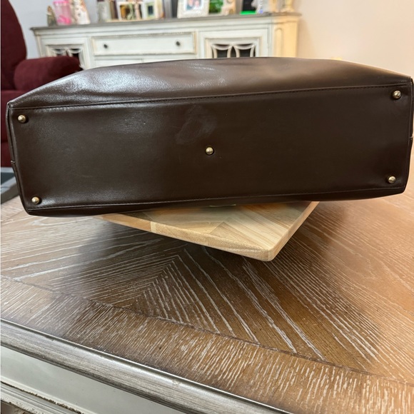 Gucci Customized Brown Leather Tote Bag With Hand Painted Designer Bee Motif - Picture 6 of 13